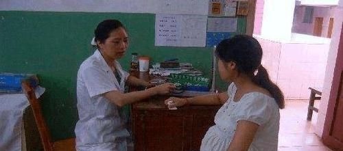 医生们|婆婆陪儿媳产检被医生支开,随后医生问了一个问题,孕妈尴尬不已