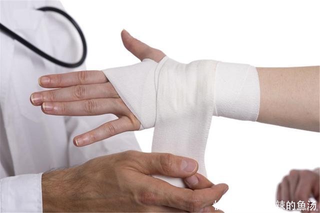 会出现手抖|老人手抖是怎么回事