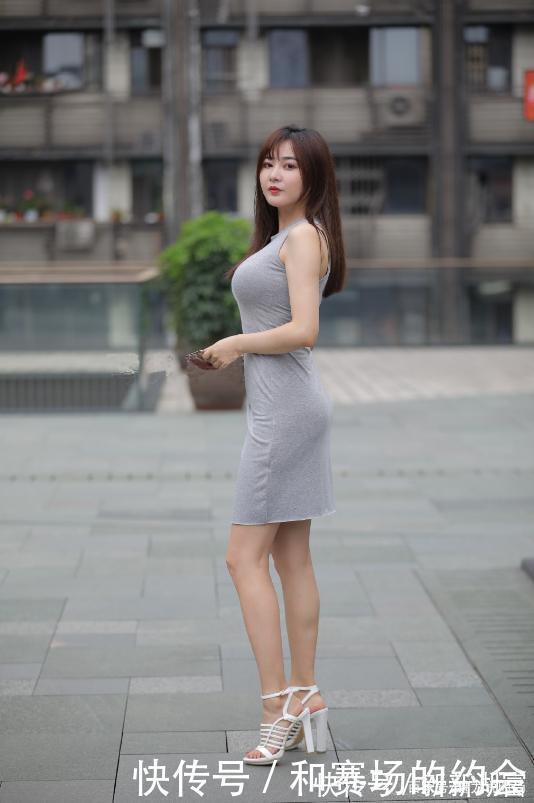 扑扑|身穿灰色连衣裙的小姐姐,展现出曼妙的身材,尽显女性魅力