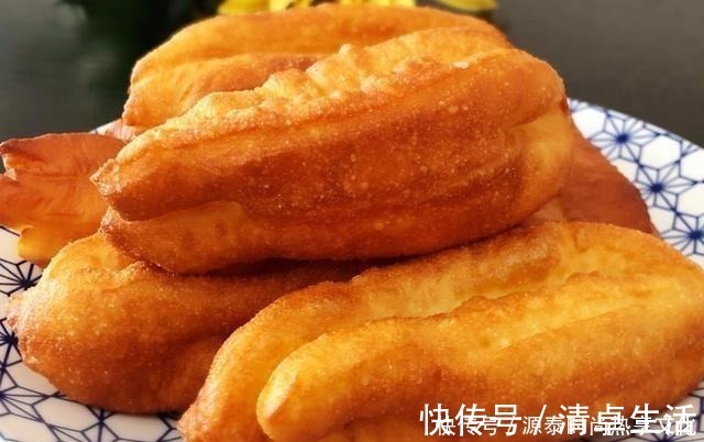 教你家庭版健康油条的配方做法，不用泡打粉，蓬松酥脆，个个空心