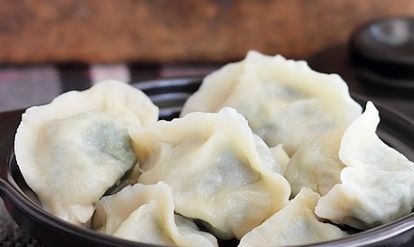 入秋，我家包饺子用的馅，1块钱一斤，比白菜馅鲜，咬一口满嘴汁