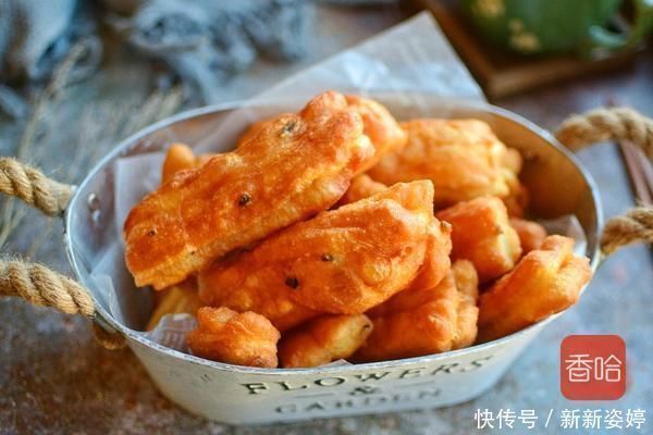 一个鸡蛋,一碗面粉,家庭版油条轻松做,看着就有食欲