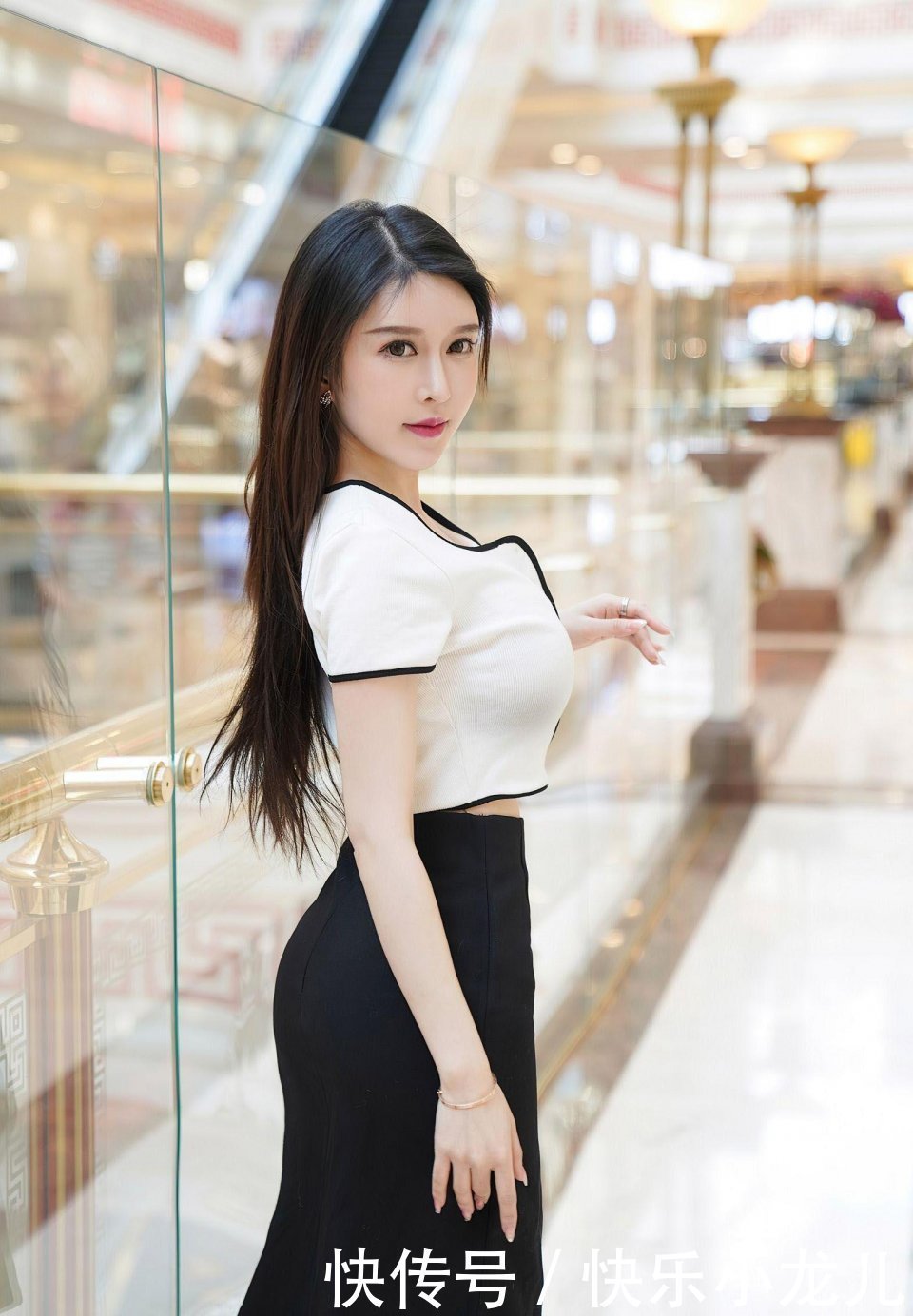 微胖|微胖的女孩果然不缺男朋友,美女素颜如此清纯,下班一起吃个饭吧