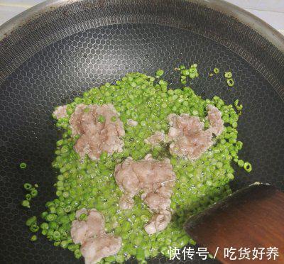 朋友圈|这道家庭版炸酱面拍照发到朋友圈,都在夸我厨艺高