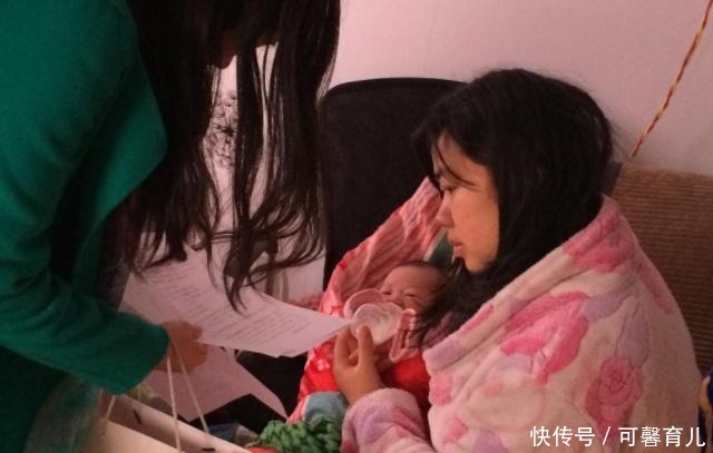 坐完月子要上班，想让姥姥看娃，爸爸坚持让奶奶带，该让谁看？