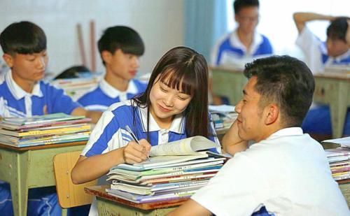 妈妈|初中女孩早恋,妈妈拉着孩子去买了件衣服,孩子乖乖分手