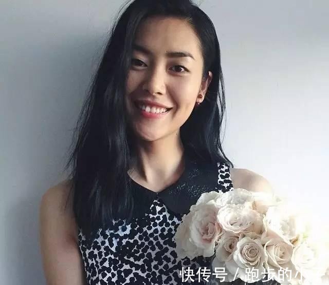 气质|刘雯的时尚看不懂,弄个大油头就算了还紧贴头皮,气质都改变不少