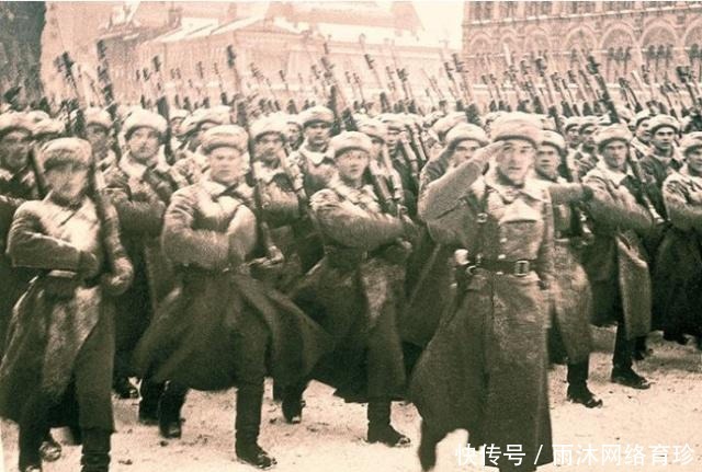 保卫|百万大军已经兵临城下，领袖仍坚持阅兵？时候才知道真是太英明