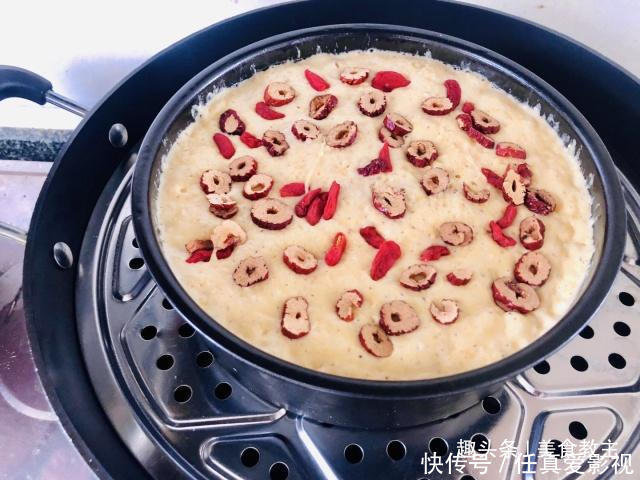 蛋糕|教你做玉米面发糕,用筷子拌一拌,上锅蒸一蒸,比蛋糕还要好吃