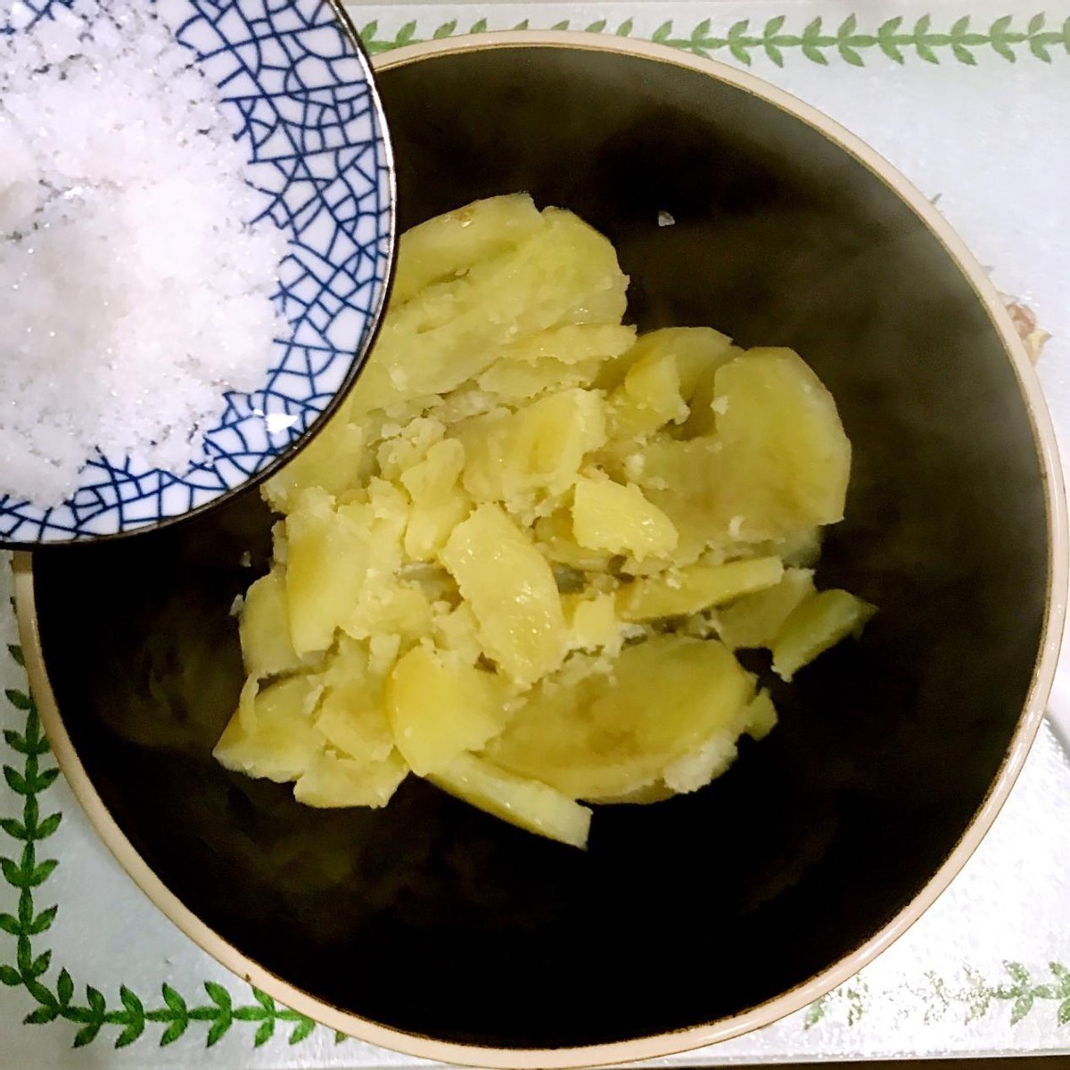 家里面有土豆的可以试试这样做,外酥里嫩,非常好吃