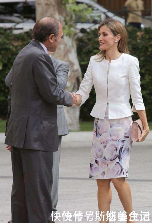 莱蒂齐亚|西班牙王后带火了“铅笔裙”,知性干练又优雅,特适合40岁女人