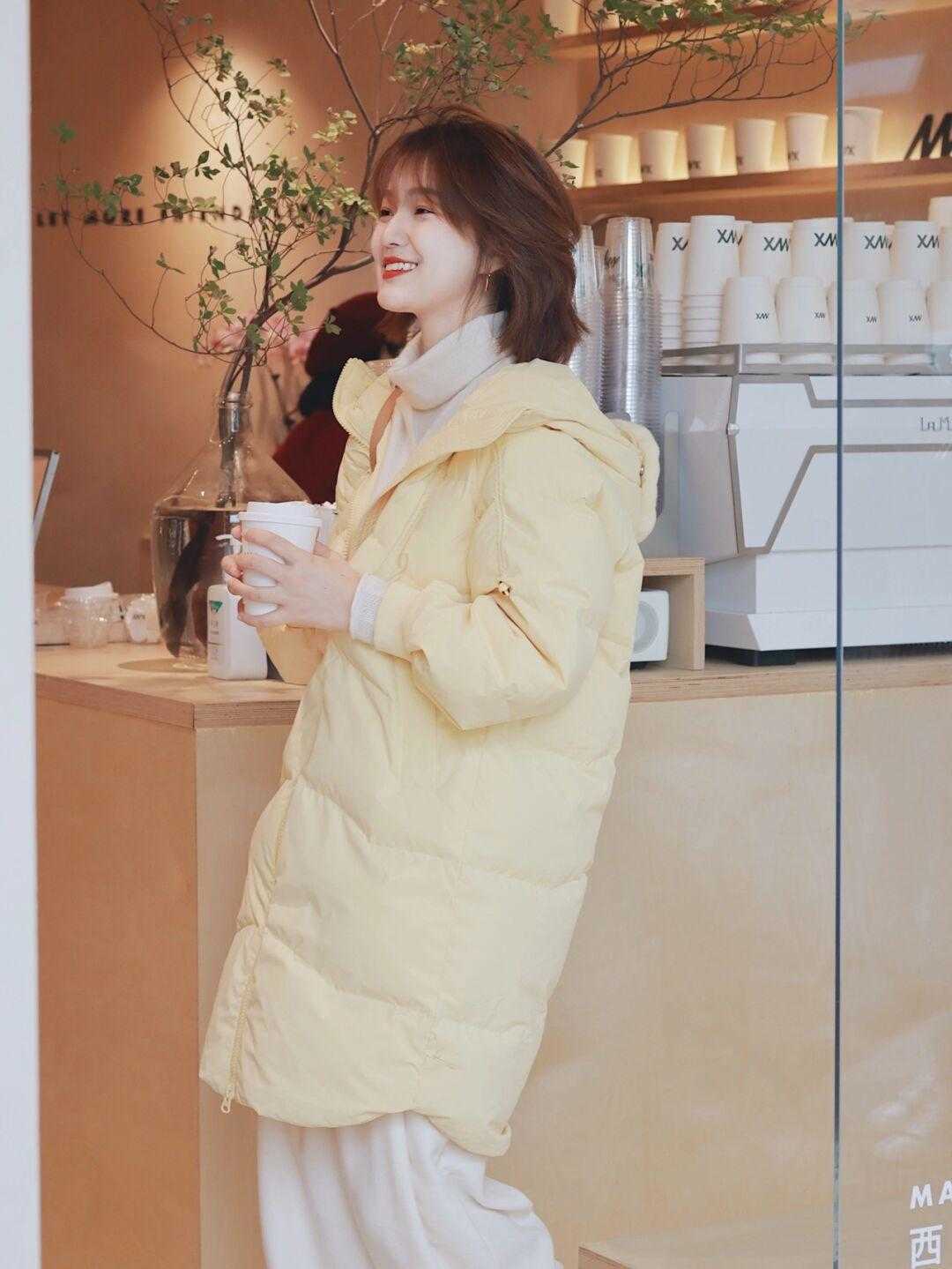 版型|白色毛衣到底有多好穿?和这“三”类外套搭配,效果超级棒