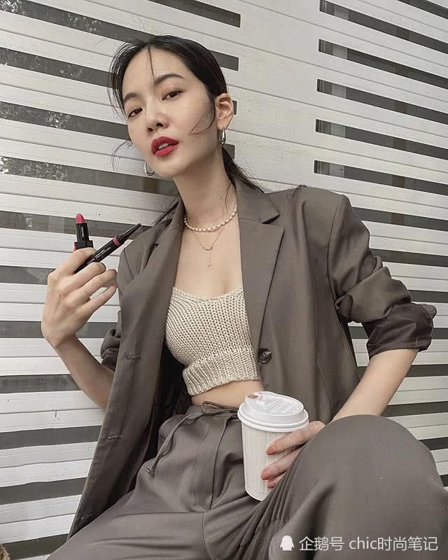 今夏看好BM风,你的衣橱还缺一件这样的短上衣才足够甜美有型格