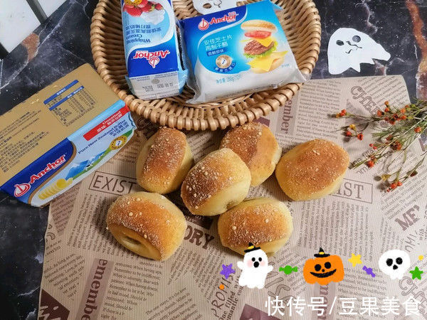 #安佳万圣烘焙奇妙夜#小朋友超喜欢吃的芝士小餐包