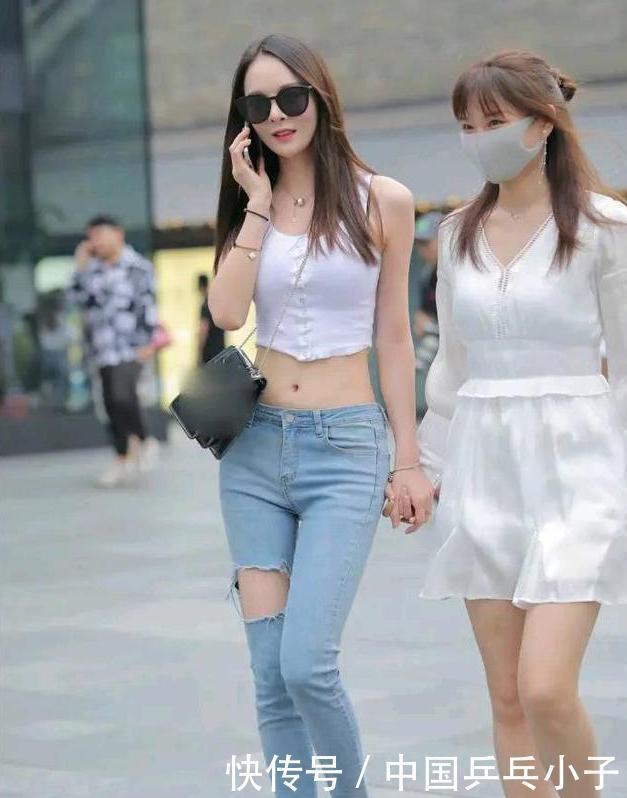 杨柳|细长的美女,白色的露脐小衣,穿出杨柳腰的美丽