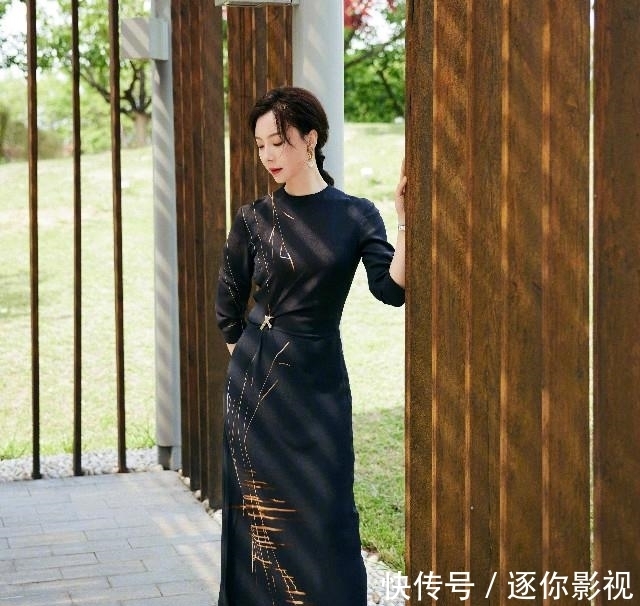 阔腿裤|50岁左右的女人，切忌穿这2个颜色，多穿另外3个，更能显白减龄！