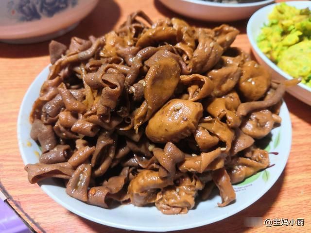 骨头肉|回内蒙第一餐，8道菜家常还实惠，朋友圈一晒：不敢吃，怕胖