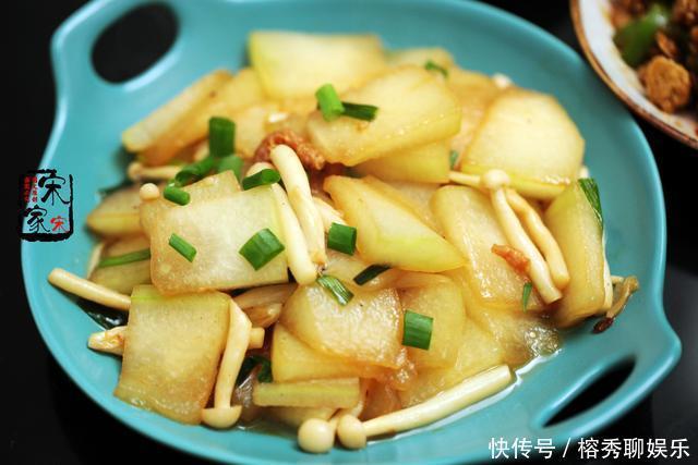 公爹来看孙女,晚餐我炒了1盘成本2元的菜,公爹:来3两小酒