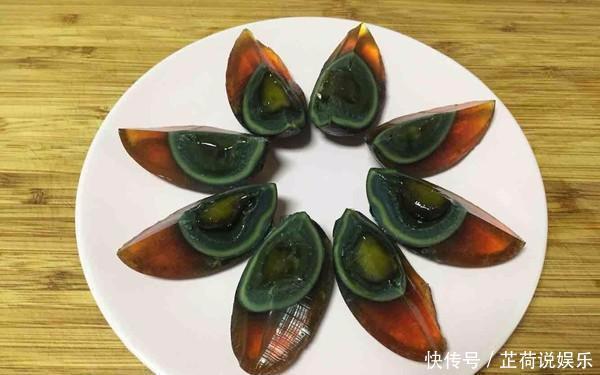 喜欢吃皮蛋的注意,这一步千万不能偷懒,杀菌消毒,家人吃着安心
