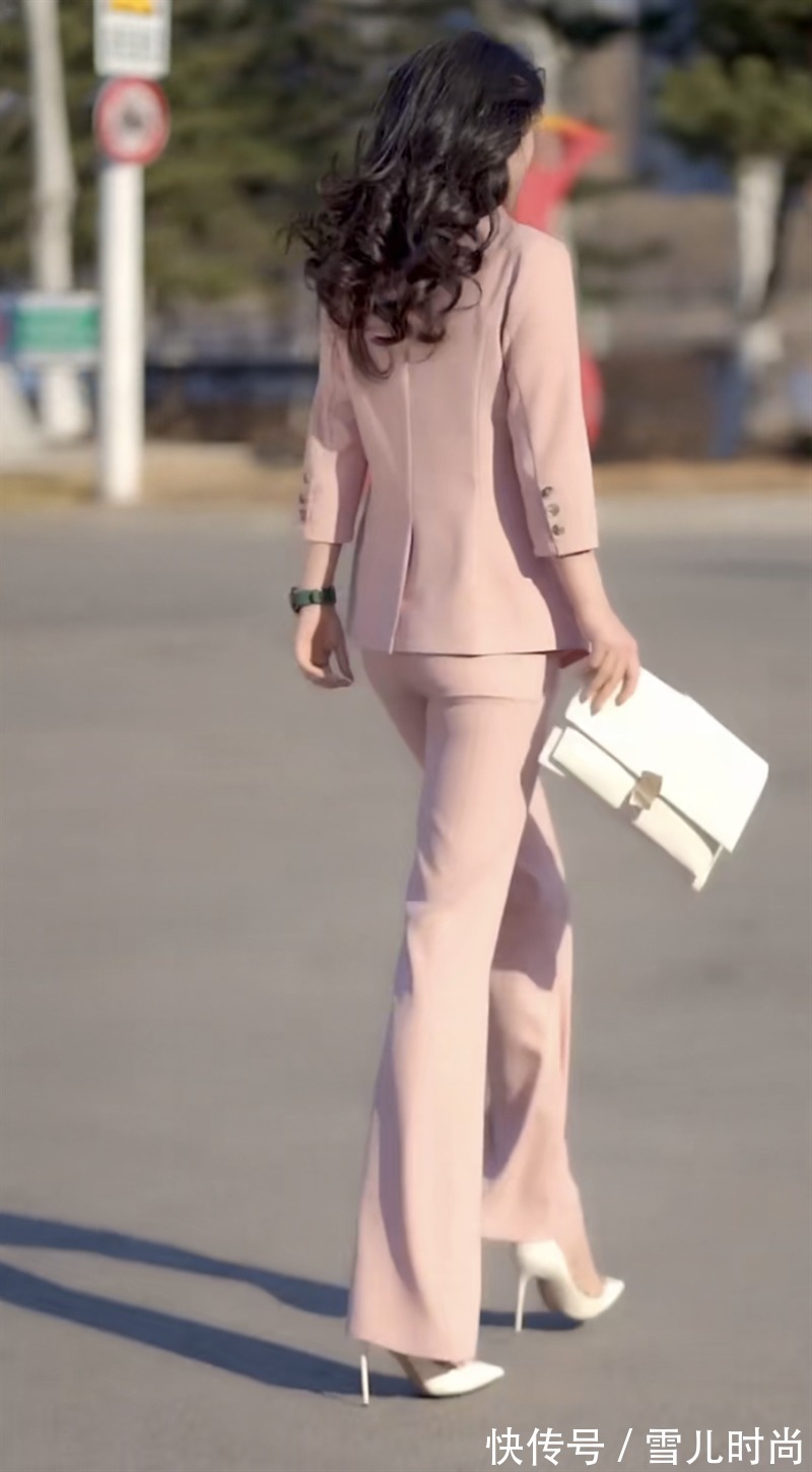 职业套装 时尚职业套装搭高跟鞋,简直太nice了,时尚显瘦不失女人味