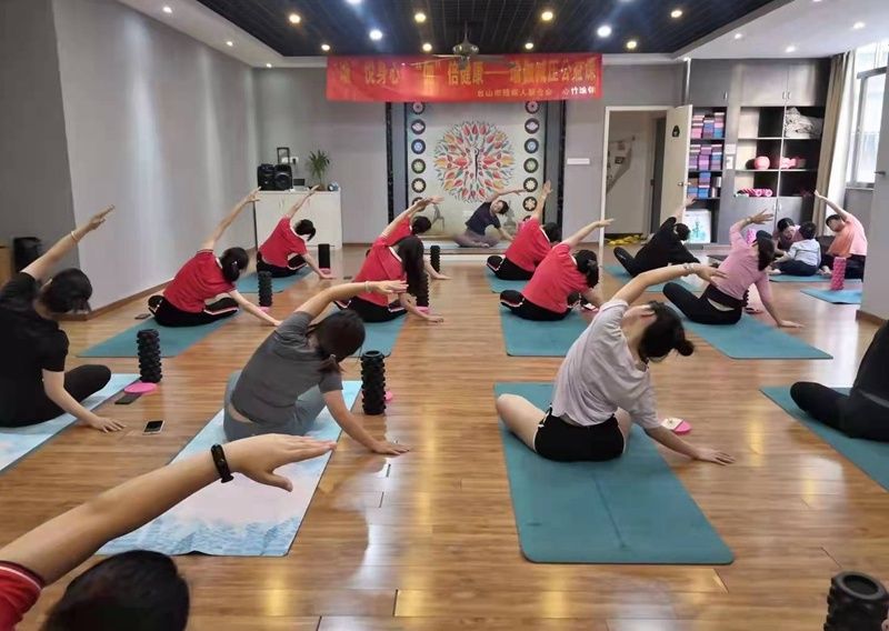 瑜悦|【残联】“瑜悦身心 珈倍健康”——市残联联合心竹瑜珈举办减压瑜珈公益课