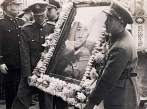 蒋介石|戴笠死后,蒋介石查他遗产时愣住了,顿时气得破口大骂!