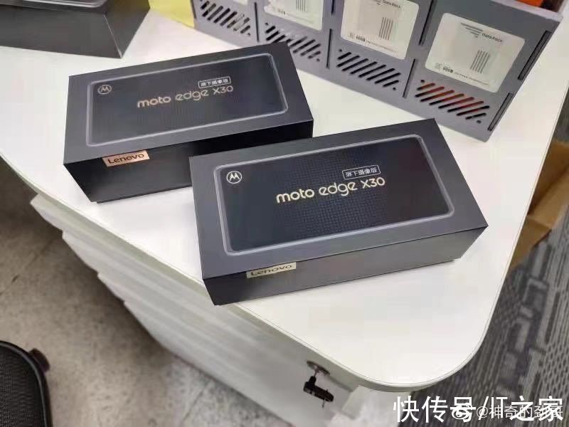 edg|联想moto edge X30屏下摄像版包装盒曝光：搭载6000万像素前摄