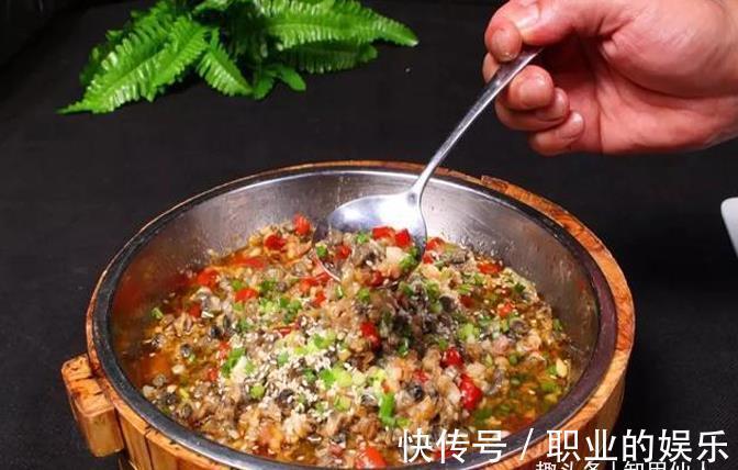 美食|美食推荐:榛蘑炖土鸡、香煎芦笋腩肉卷、粉蒸田螺肉制作方法
