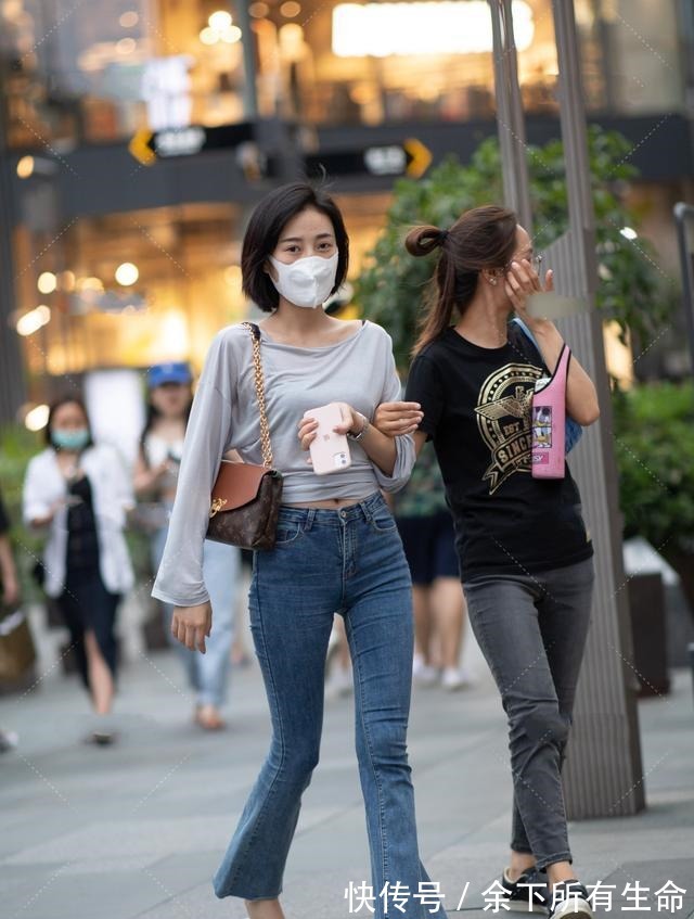 性感 时尚喇叭裤搭配慵懒灰色上衣,知性大气的成熟风穿搭!