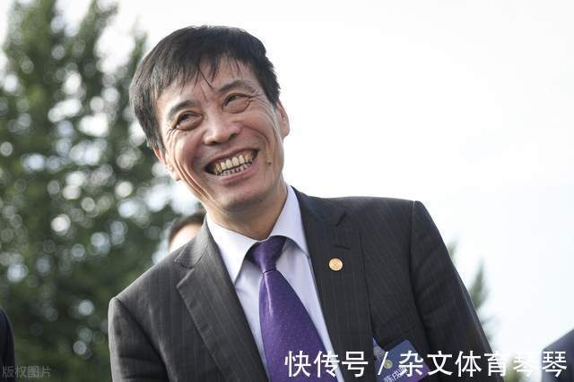 上港|风向变了!名记大赞上港引进2归化,球迷怒了:恒大签就扰乱秩序