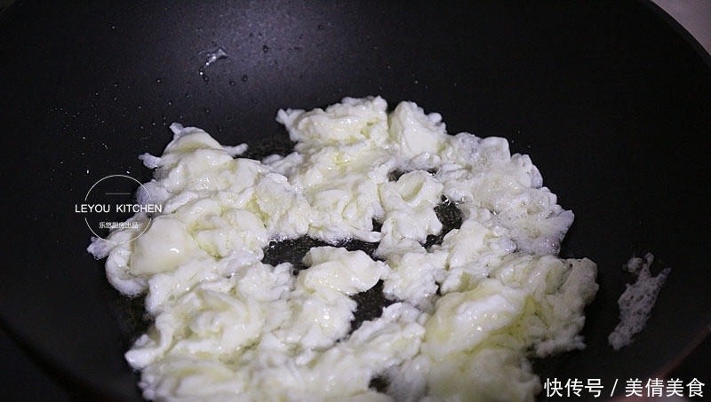 5个鸡蛋、1块姜，花几分钟时间，炒出螃蟹味，又鲜又美