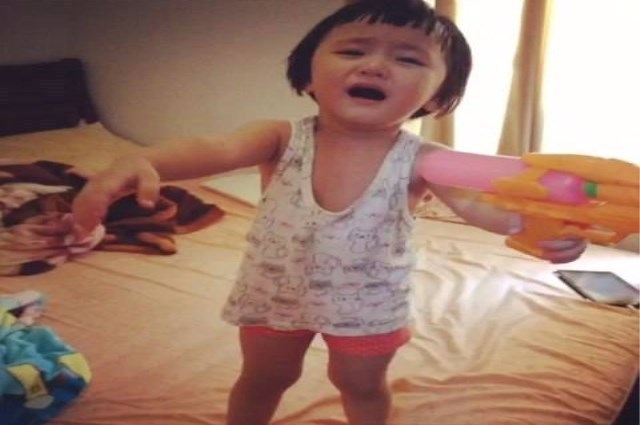 抱抱|宝宝会走路反而更要“抱抱”?妈妈千万不要“冤枉”宝宝懒