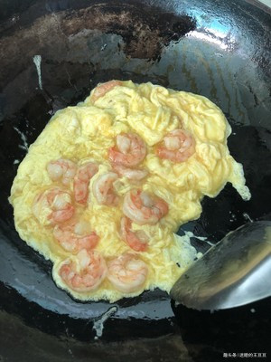 3分钟在家学会滑蛋虾仁,做法简单,鲜甜美味,老少都喜欢