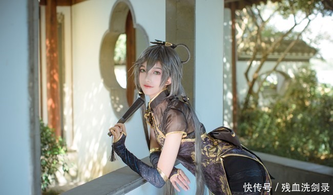 乐正绫|洛天依金丝雀的cos,惊艳旗袍+逆天长腿,锦衣卫速速前来护驾