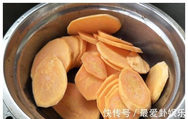 面团|多吃红薯好处多,一个红薯,一碗面粉,简单一做,比蛋糕还香