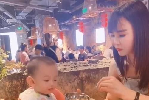 风头|最美外婆产房外走红,风头盖过婴儿,外婆:看我不如看我外孙