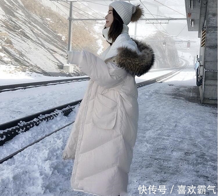 建议大家:羽绒服就买下面这颜色的,保暖还显年轻,几年不过时