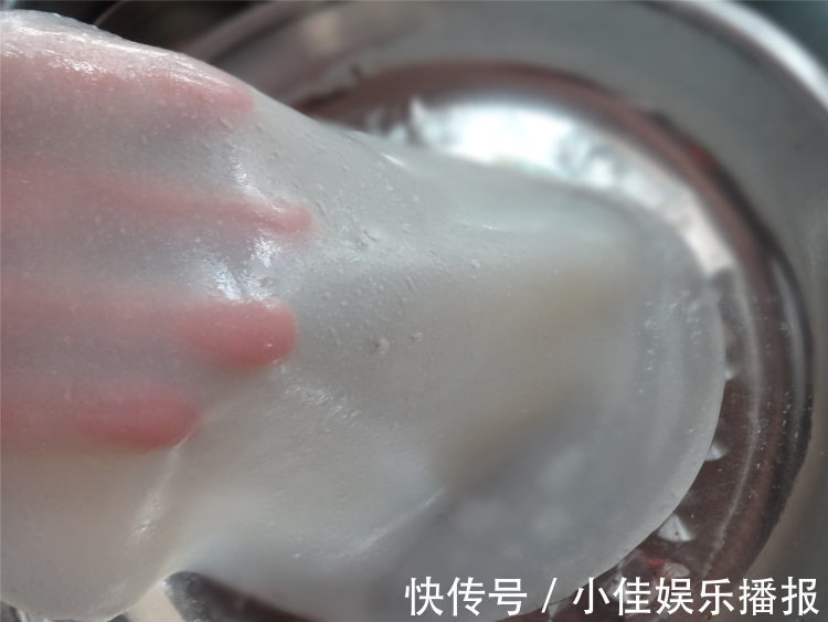 70岁婆婆教的凉皮做法,凉皮筋道还好吃,半个小时就搞定