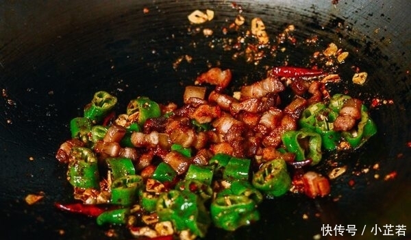 青椒炒肉是先放肉,还是先放青椒?之前做错了,怪不得又老又硬