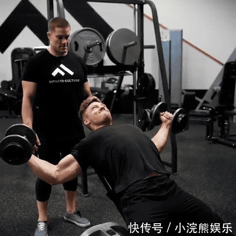 动作|上斜卧推末尾,加入1个哑铃飞鸟动作,更有效刺激上胸肌肉