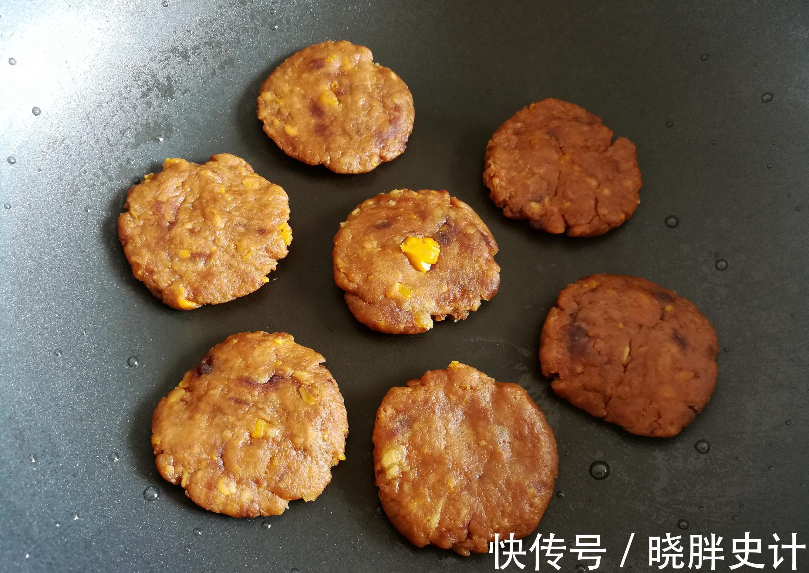 新吃法|月饼太多吃不完，学个新吃法，是主食也是小吃，上桌家人抢着吃