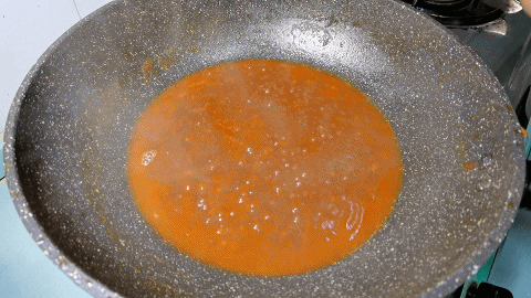  红烧鱼怎么做不破损又入味？饭店大厨亲授技巧，鱼肉鲜嫩超下饭