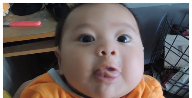 奶奶|宝宝1岁不会说话，奶奶怀疑没给孩子剪舌根，医生：回去吧治不了