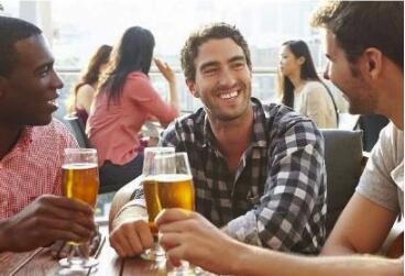 排尿|排尿黄，异味大可能是这些问题在作怪，别傻傻以为是上火了