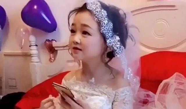 睡眠质量|“袖珍丈夫”走红,和妻子带娃出行,路人问宝妈:都你生的?