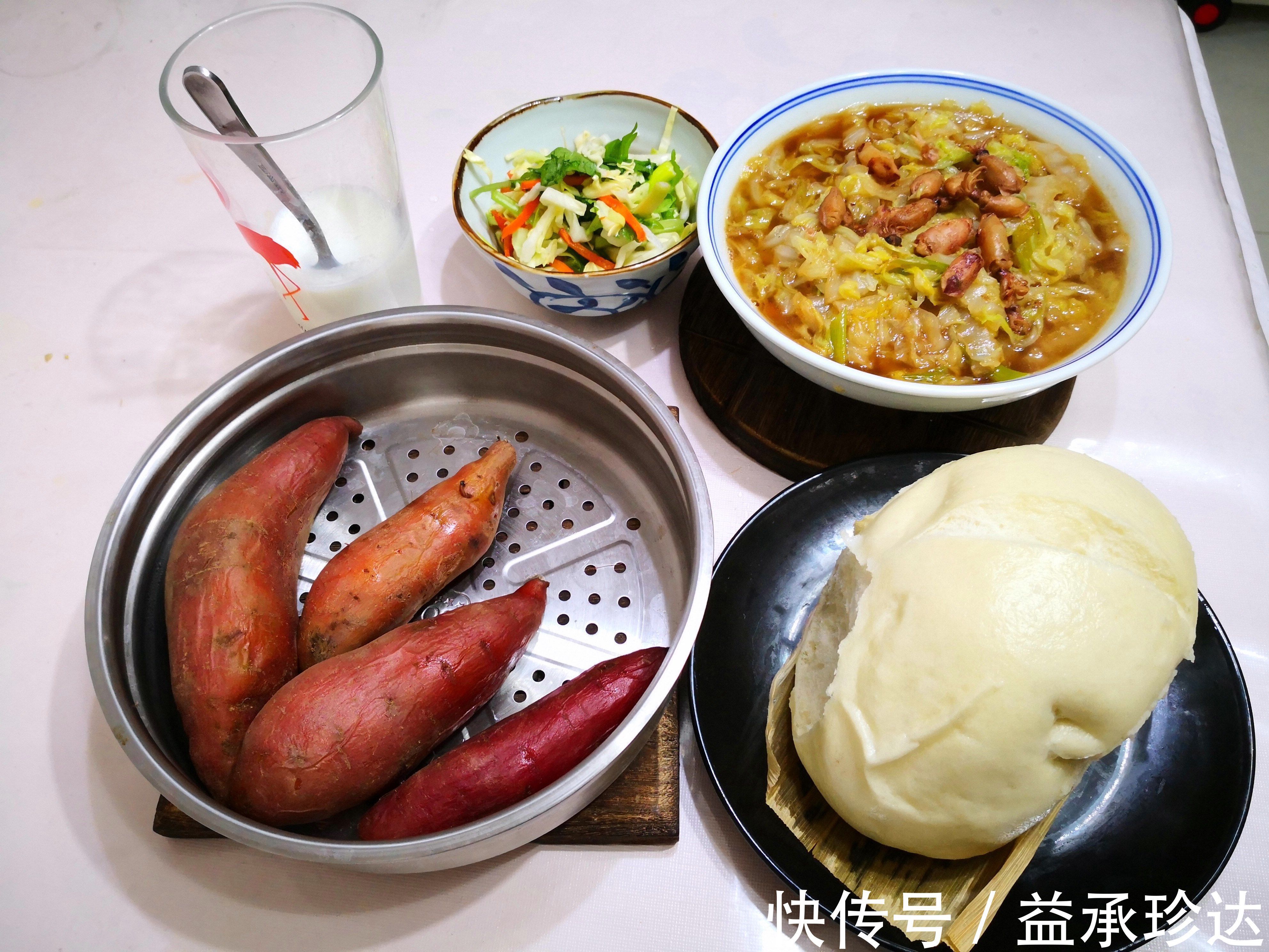 晒我的周一早餐,却因1碗白菜走红了朋友圈,网友:又学会一道菜