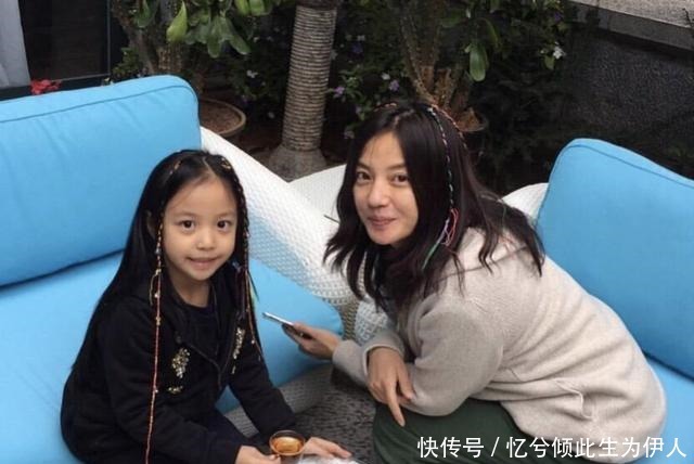 生完孩子后|奶粉喂养的赵薇,和母乳喂养的章子怡,两人的身材差距很明显