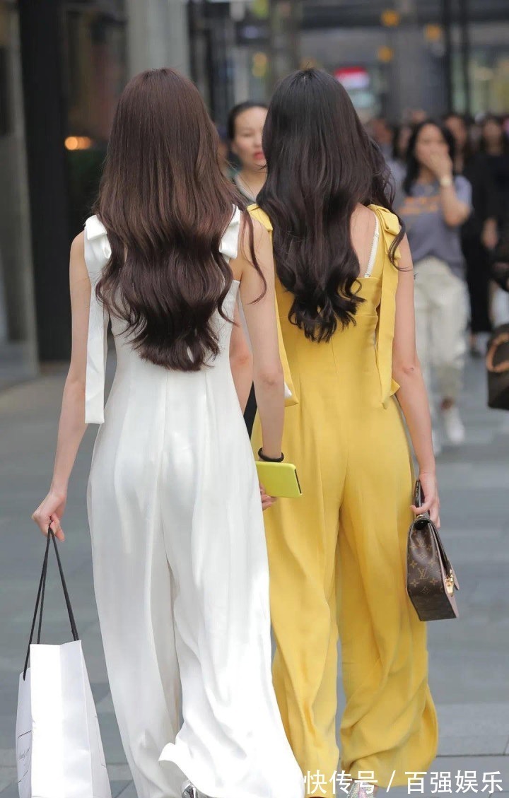 穿搭 穿连体阔腿裤出行的气质女生,造型时尚耐看,气质也显得洒脱自信