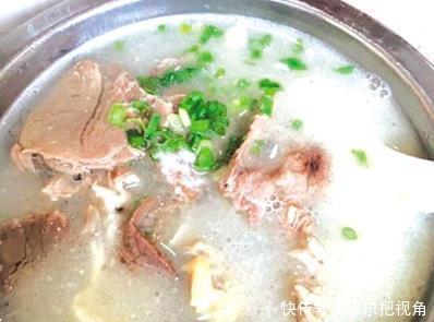 炖羊肉时,最忌加“2香2酸”,大厨只加这4样,羊肉软烂无膻味