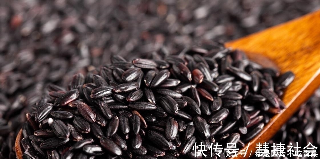 技巧|熬黑米粥时，别直接下锅，牢记2个技巧，粥又香又浓稠